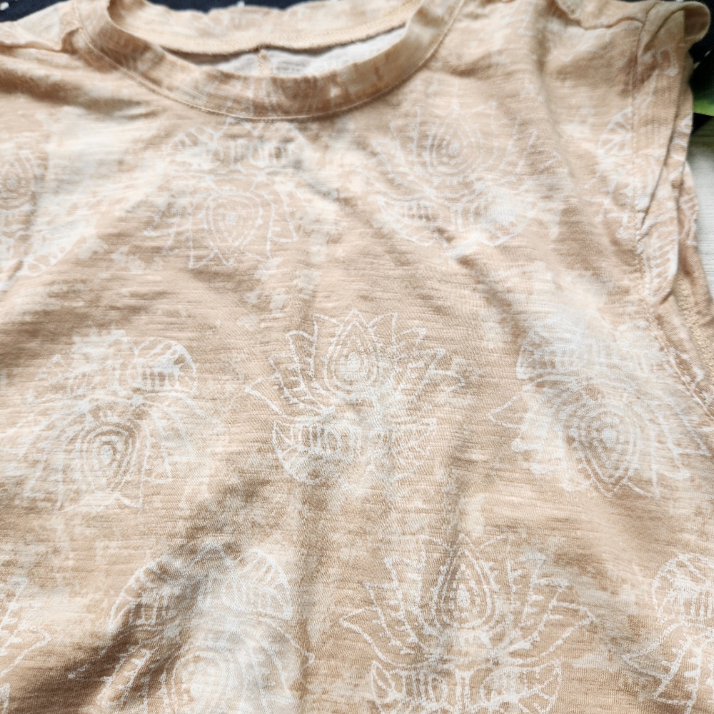 Anthropolgie Pilcro Ruched Sleeveless Top Printed Lotus Flower Tan Size Medium - Picture 3 of 8